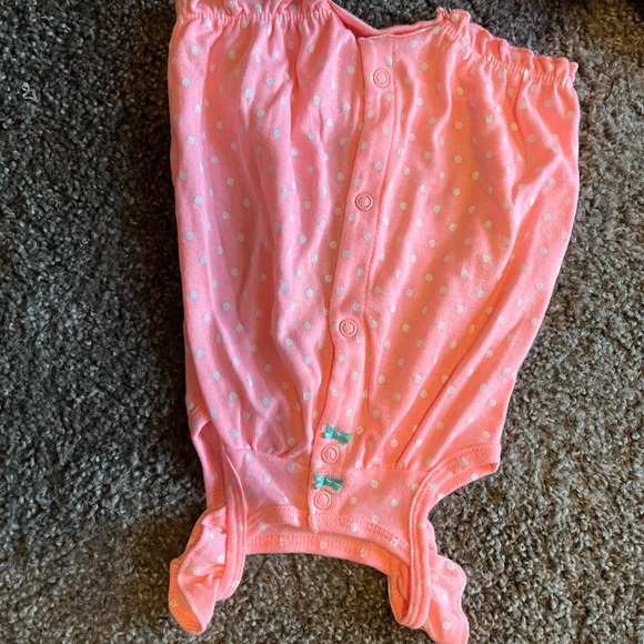 Baby girl Carters Rompers 0-3 - Picture 2 of 3